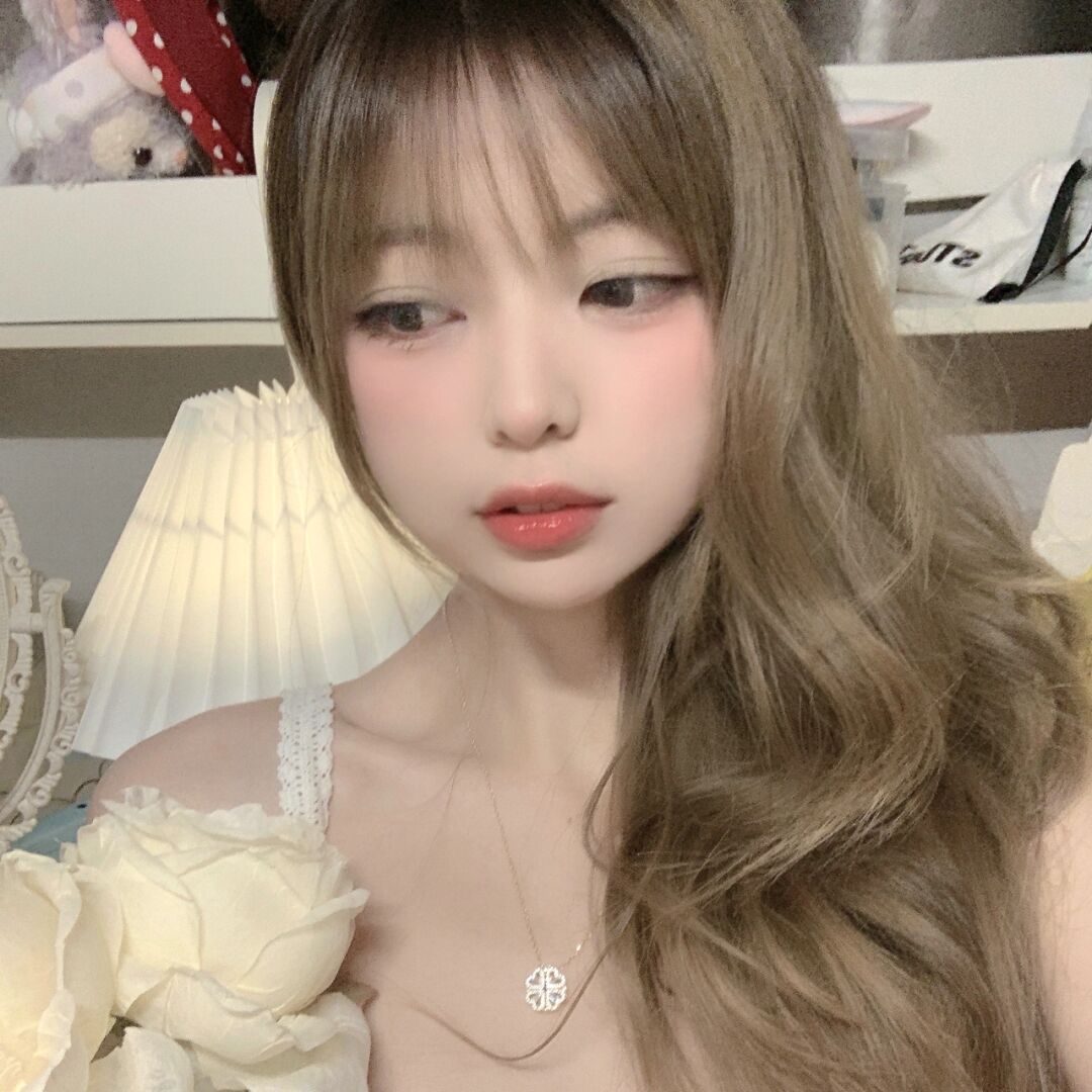 《某女星被曝拍戏时带私人厨师，剧组盒饭不吃直接倒掉》配图