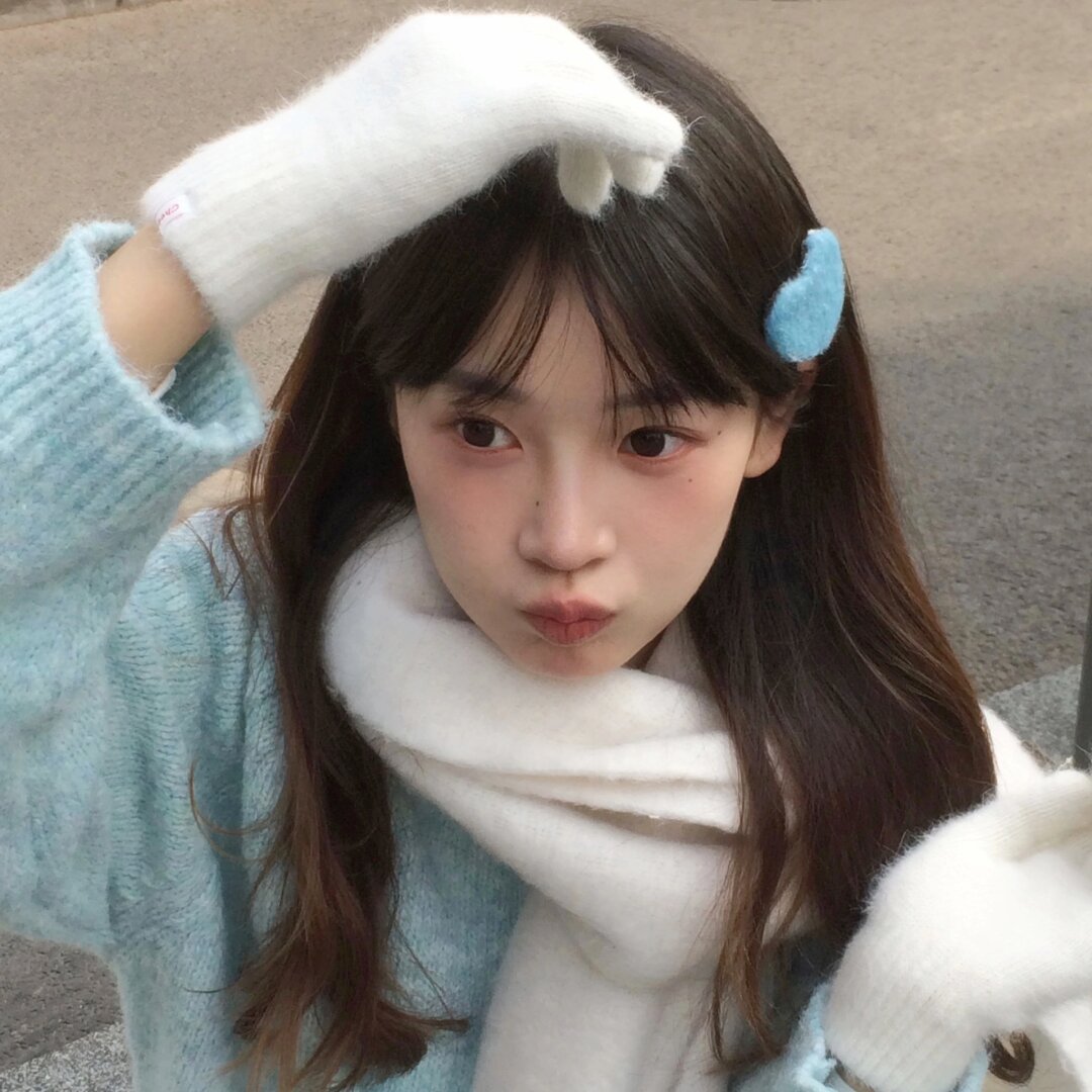 《网红直播连麦前男友，对方现女友冲进画面开撕》配图