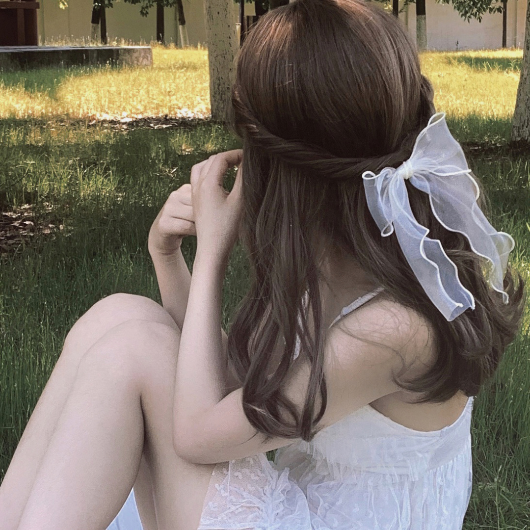 《某女星被偶遇带娃看病，孩子父亲成谜》配图